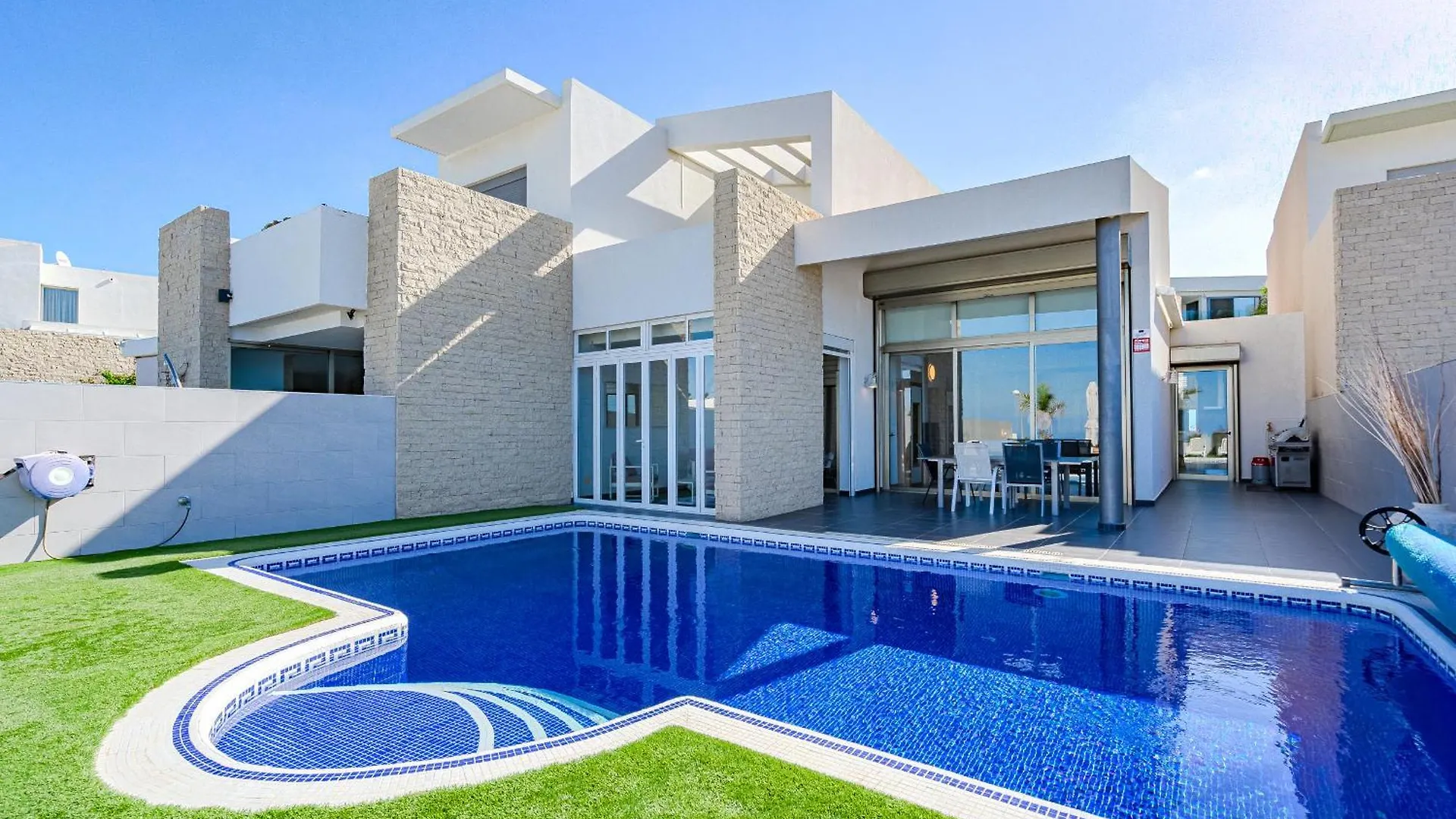 Villa Elisabetta, Luxury Villa With Heated Pool Ocean View In Adeje, Tenerife contacts